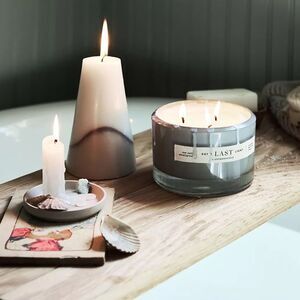 Anthropologie NWT Day’s Last Light 3-Wick Candle Sea Salt Eucalyptus